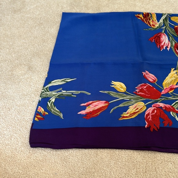 Parrot Tulip Shawl - Picture 3 of 7